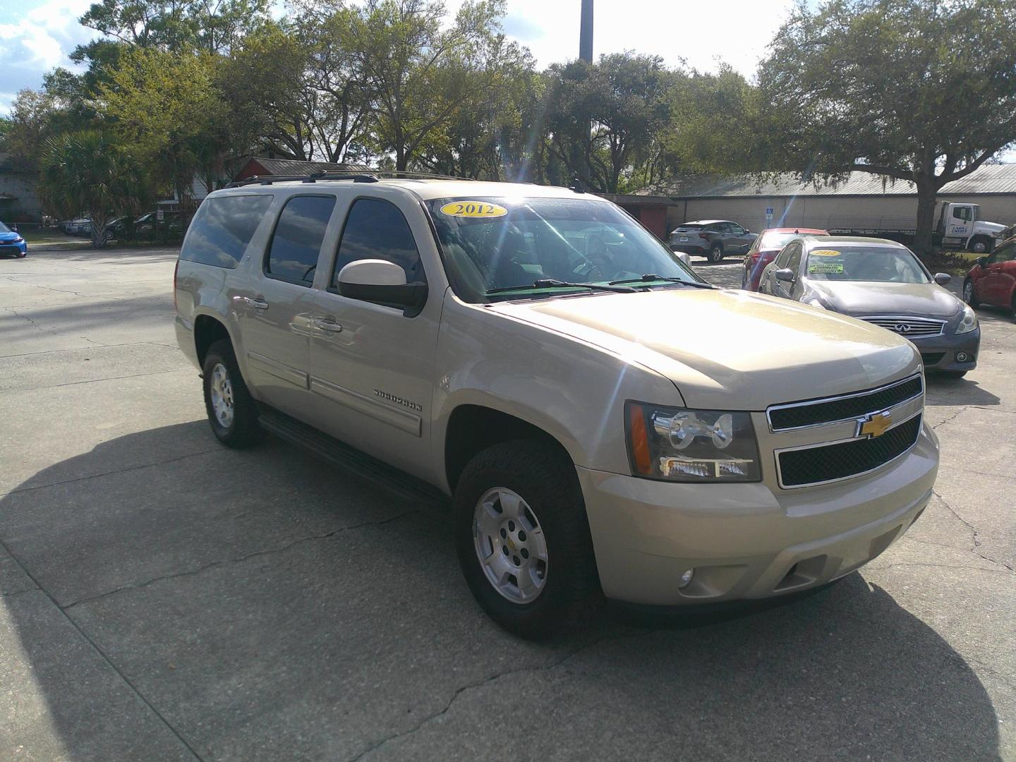 2012 GOLD CHEVROLET SUBURBAN LT (1GNSCJE02CR) , located at 1200 Cassat Avenue, Jacksonville, FL, 32205, (904) 695-1885, 30.302404, -81.731033 - Photo#0