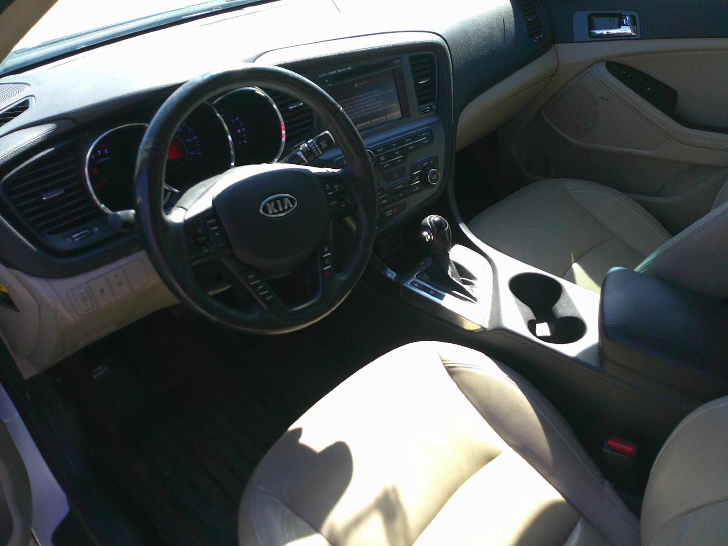 2012 WHITE KIA OPTIMA EX; LX (5XXGN4A71CG) , located at 1200 Cassat Avenue, Jacksonville, FL, 32205, (904) 695-1885, 30.302404, -81.731033 - Photo#2