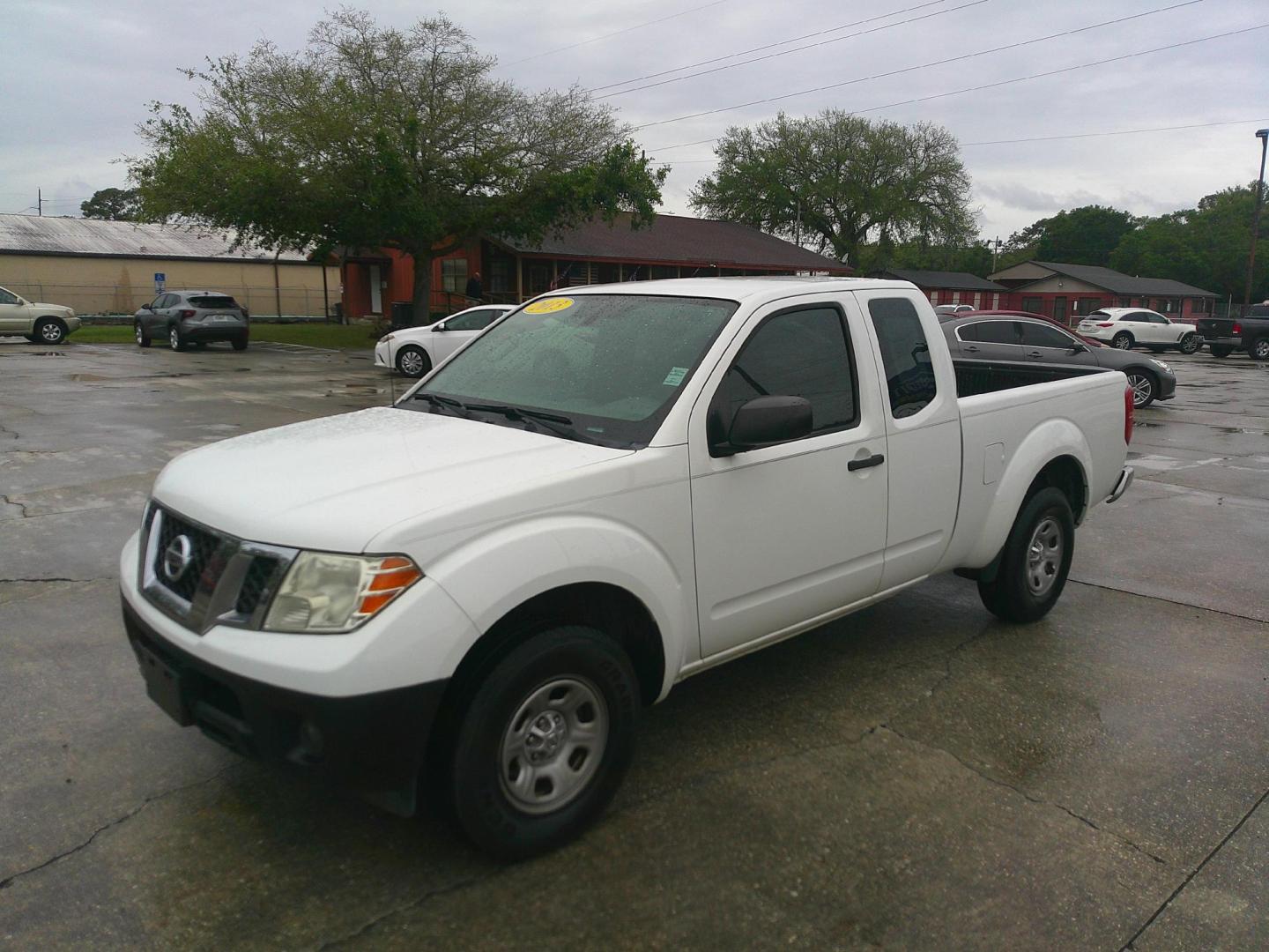2013 WHITE NISSAN FRONTIER S; SV (1N6BD0CT7DN) , located at 1200 Cassat Avenue, Jacksonville, FL, 32205, (904) 695-1885, 30.302404, -81.731033 - Photo#1