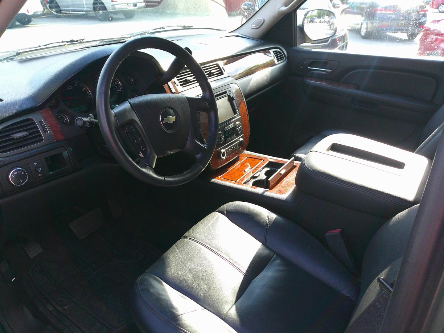 2007 GRAY CHEVROLET SUBURBAN BASE; LS; L (3GNFC16J57G) , located at 1200 Cassat Avenue, Jacksonville, FL, 32205, (904) 695-1885, 30.302404, -81.731033 - Photo#2