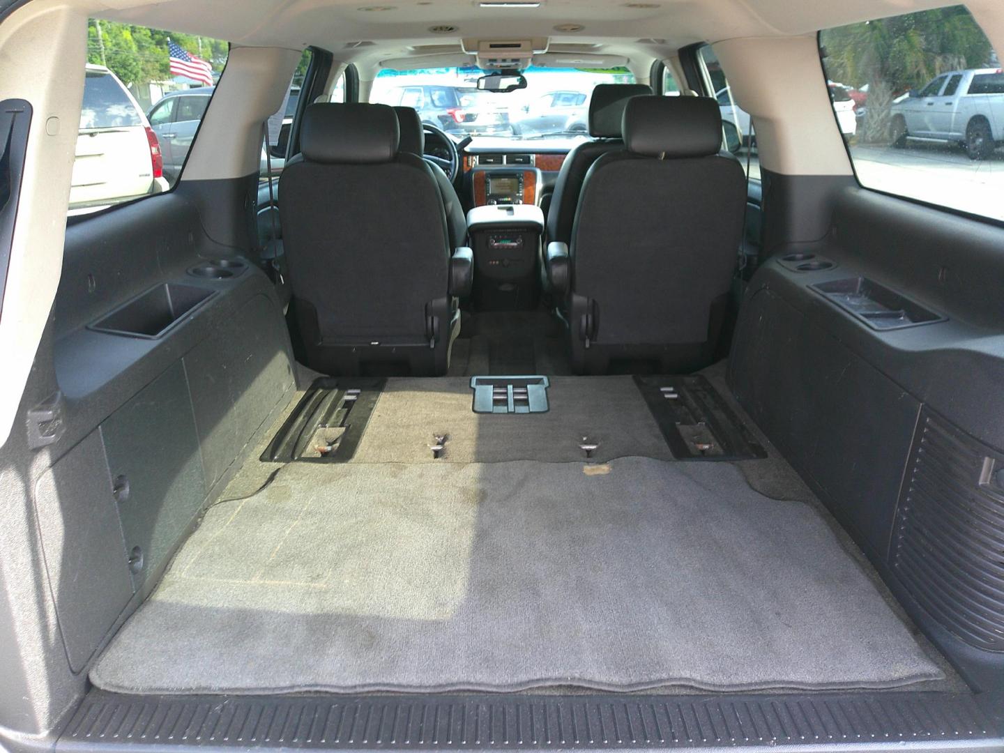 2007 GRAY CHEVROLET SUBURBAN BASE; LS; L (3GNFC16J57G) , located at 1200 Cassat Avenue, Jacksonville, FL, 32205, (904) 695-1885, 30.302404, -81.731033 - Photo#5