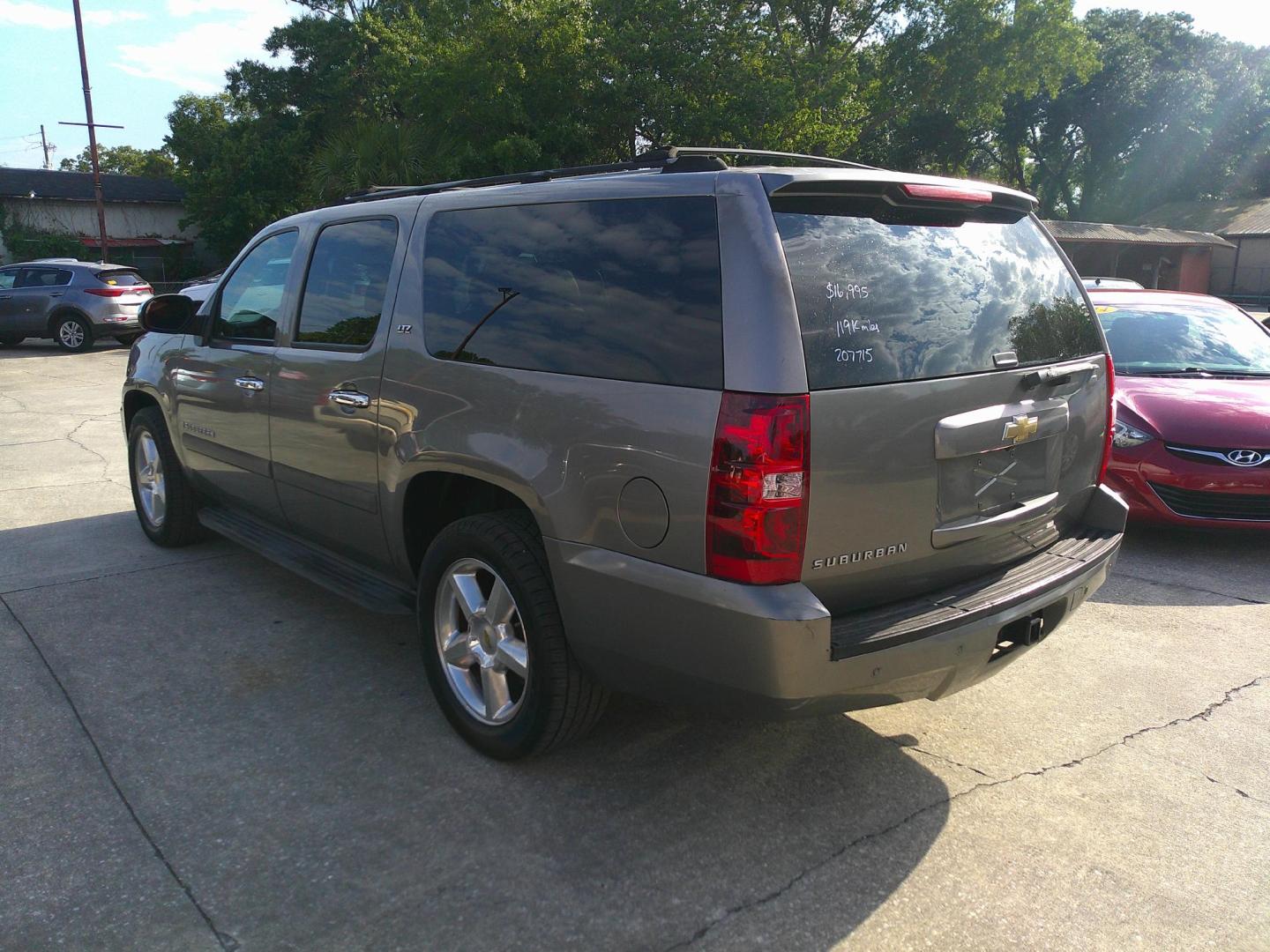 2007 GRAY CHEVROLET SUBURBAN BASE; LS; L (3GNFC16J57G) , located at 1200 Cassat Avenue, Jacksonville, FL, 32205, (904) 695-1885, 30.302404, -81.731033 - Photo#4