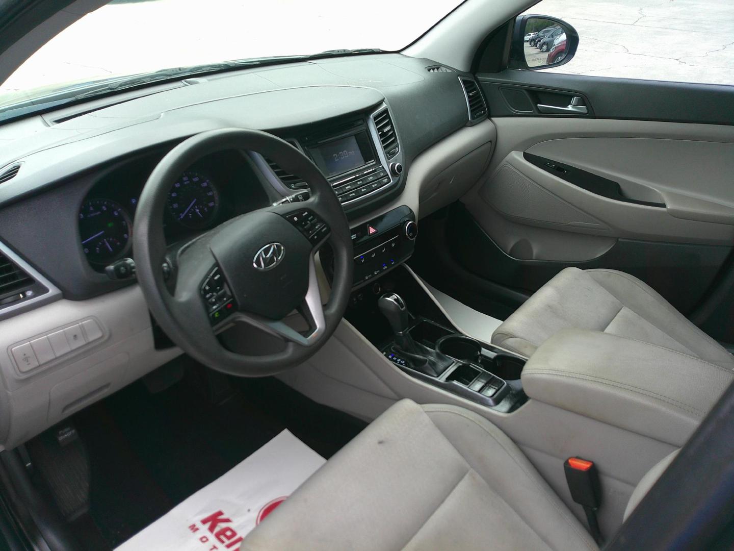 2017 GRY HYUNDAI TUCSON LIMITED; SPOR (KM8J33A41HU) , located at 1200 Cassat Avenue, Jacksonville, FL, 32205, (904) 695-1885, 30.302404, -81.731033- Photo#1