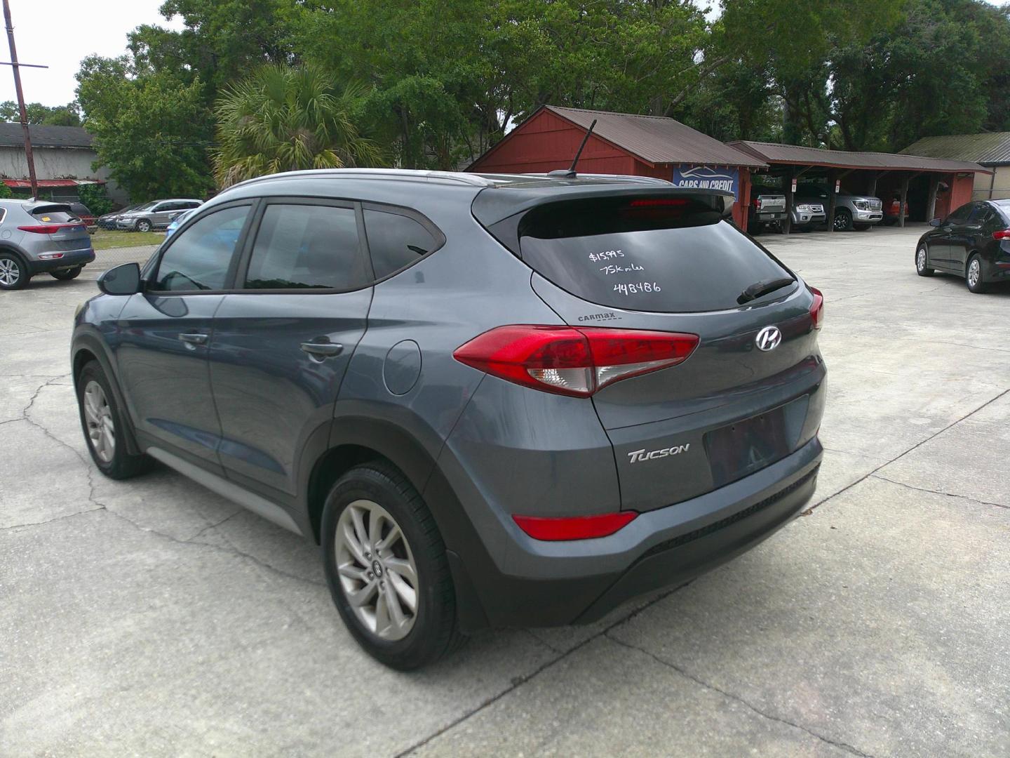 2017 GRY HYUNDAI TUCSON LIMITED; SPOR (KM8J33A41HU) , located at 1200 Cassat Avenue, Jacksonville, FL, 32205, (904) 695-1885, 30.302404, -81.731033- Photo#4