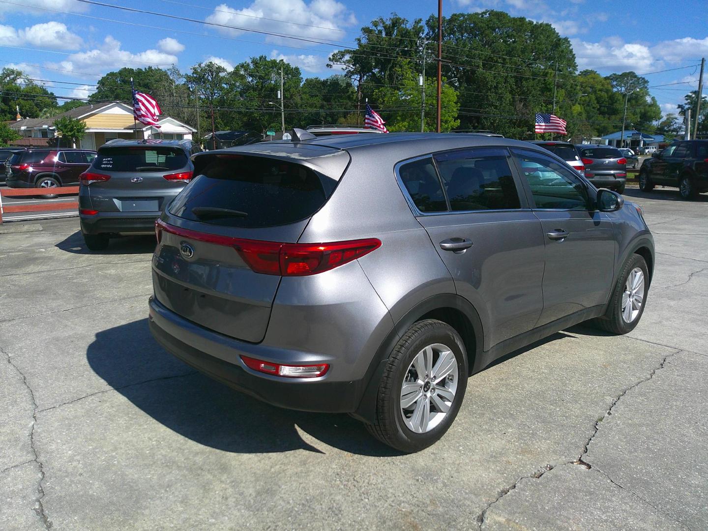 2017 SILVER KIA SPORTAGE LX (KNDPM3AC0H7) , located at 1200 Cassat Avenue, Jacksonville, FL, 32205, (904) 695-1885, 30.302404, -81.731033 - Photo#5