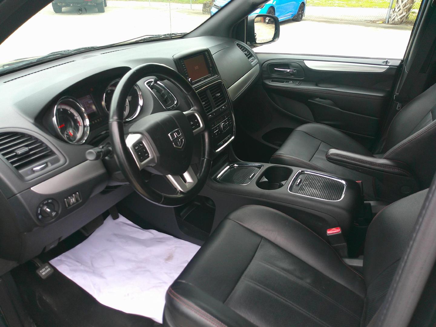 2019 BLACK DODGE GRAND CARAVAN GT (2C4RDGEG2KR) , located at 1200 Cassat Avenue, Jacksonville, FL, 32205, (904) 695-1885, 30.302404, -81.731033 - Photo#2