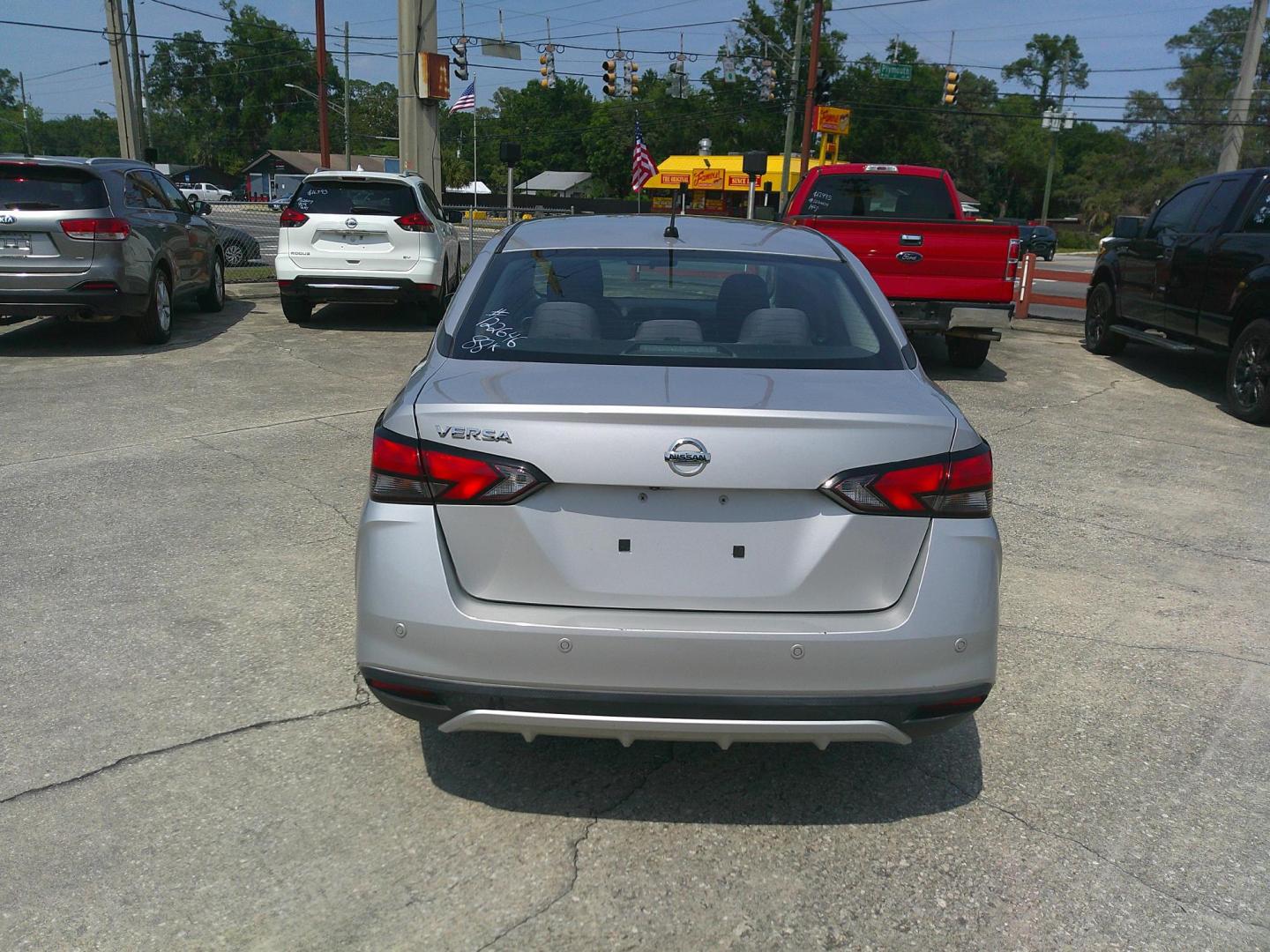 2021 SILVER NISSAN VERSA SV (3N1CN8DV3ML) , located at 1200 Cassat Avenue, Jacksonville, FL, 32205, (904) 695-1885, 30.302404, -81.731033 - Photo#3