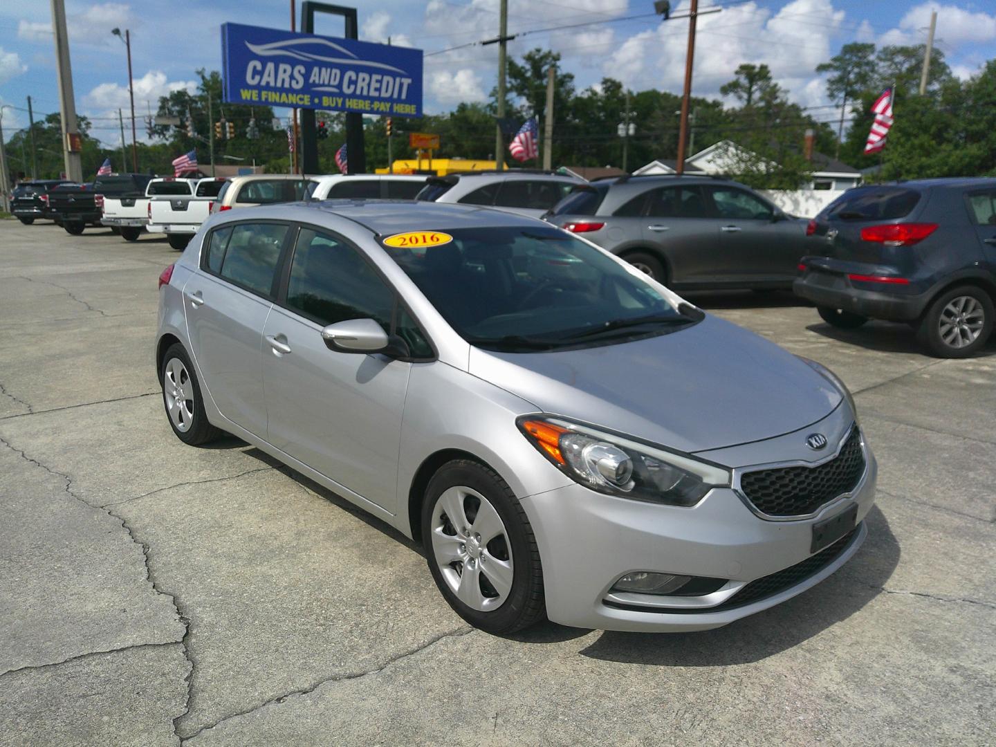 2016 SILVER KIA FORTE5 EX; LX (KNAFK5A80G5) , located at 1200 Cassat Avenue, Jacksonville, FL, 32205, (904) 695-1885, 30.302404, -81.731033- Photo#0