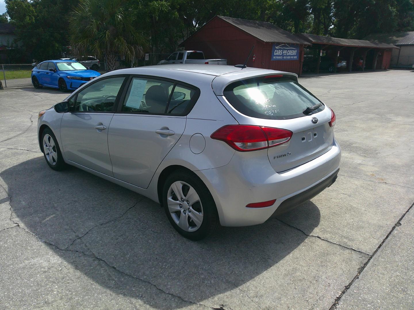 2016 SILVER KIA FORTE5 EX; LX (KNAFK5A80G5) , located at 1200 Cassat Avenue, Jacksonville, FL, 32205, (904) 695-1885, 30.302404, -81.731033- Photo#4