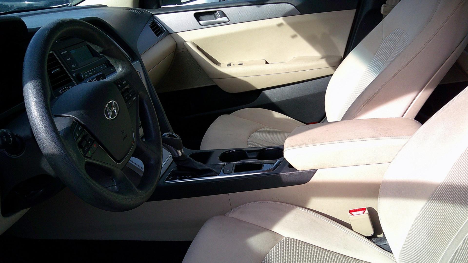 2015 WHITE HYUNDAI SONATA SE (5NPE24AF6FH) , located at 1200 Cassat Avenue, Jacksonville, FL, 32205, (904) 695-1885, 30.302404, -81.731033- Photo#1