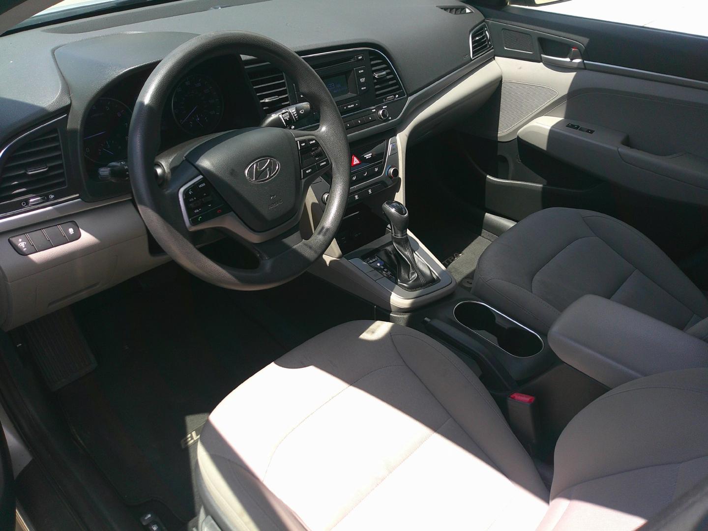 2018 SILVER HYUNDAI ELANTRA LIMITED; SE (5NPD74LF9JH) , located at 1200 Cassat Avenue, Jacksonville, FL, 32205, (904) 695-1885, 30.302404, -81.731033- Photo#2