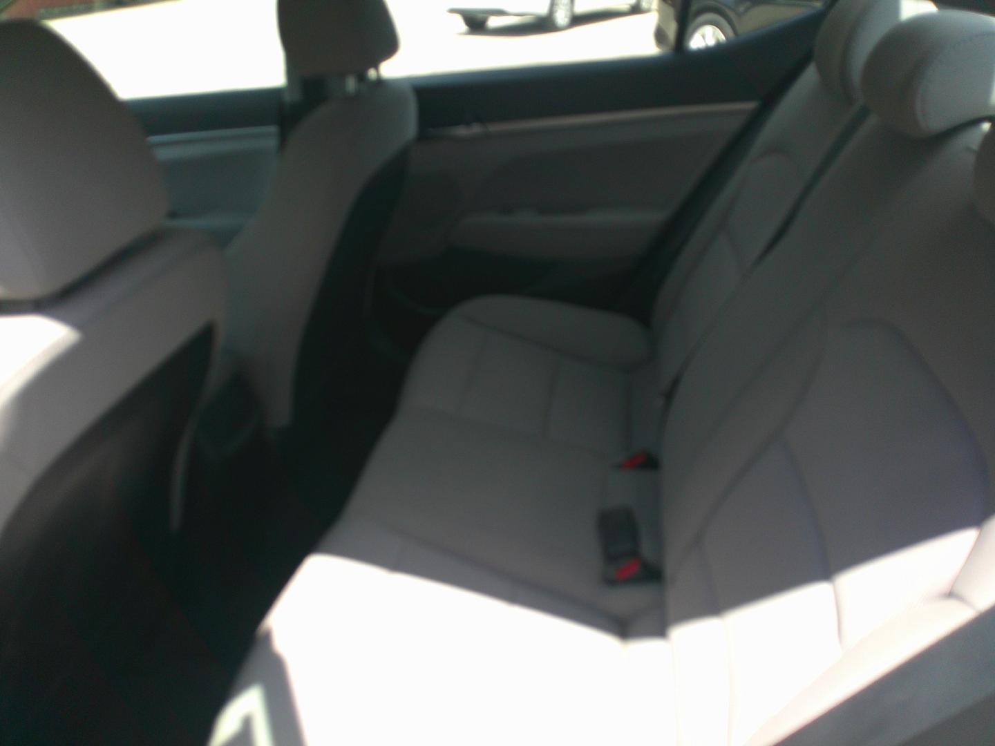 2018 SILVER HYUNDAI ELANTRA LIMITED; SE (5NPD74LF9JH) , located at 1200 Cassat Avenue, Jacksonville, FL, 32205, (904) 695-1885, 30.302404, -81.731033- Photo#3