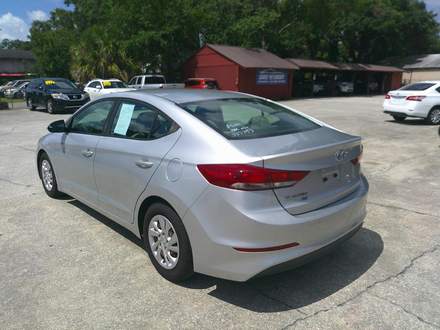 2018 SILVER HYUNDAI ELANTRA LIMITED; SE (5NPD74LF9JH) , located at 1200 Cassat Avenue, Jacksonville, FL, 32205, (904) 695-1885, 30.302404, -81.731033- Photo#4