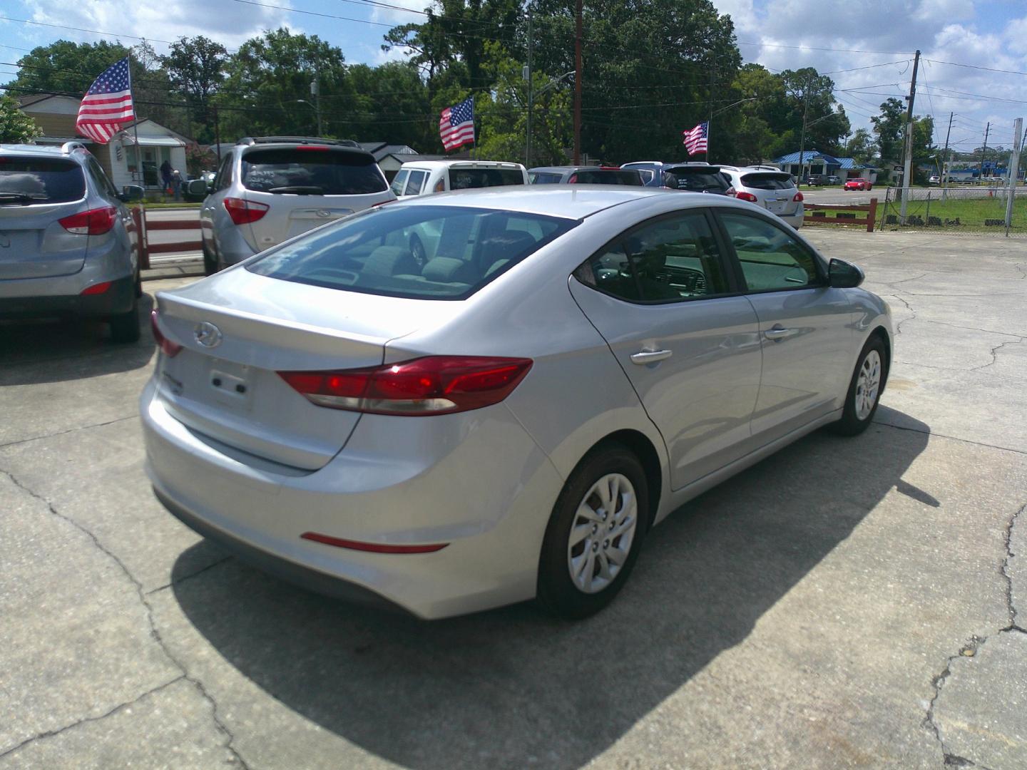 2018 SILVER HYUNDAI ELANTRA LIMITED; SE (5NPD74LF9JH) , located at 1200 Cassat Avenue, Jacksonville, FL, 32205, (904) 695-1885, 30.302404, -81.731033- Photo#5
