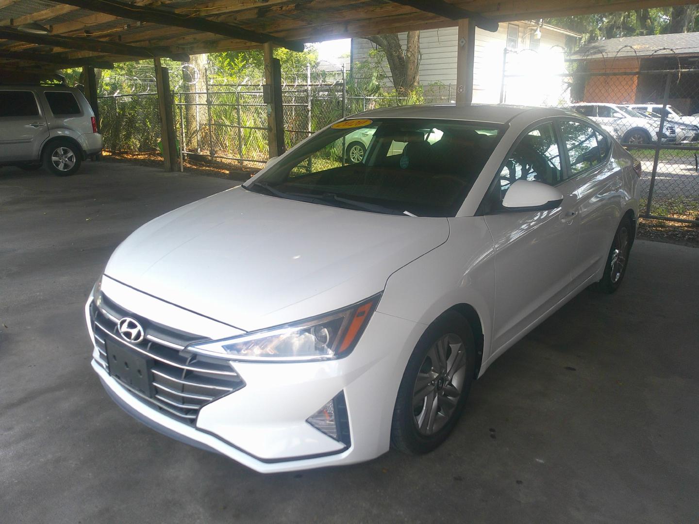 2020 WHITE HYUNDAI ELANTRA LIMITED; SEL (5NPD84LF2LH) , located at 1200 Cassat Avenue, Jacksonville, FL, 32205, (904) 695-1885, 30.302404, -81.731033- Photo#1
