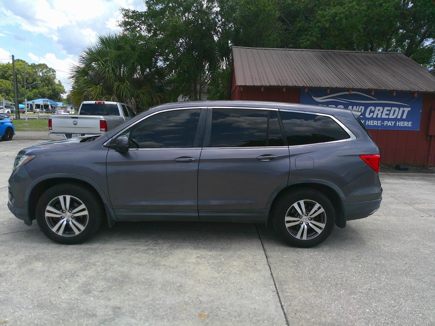 2017 GRAY HONDA PILOT EXL (5FNYF5H58HB) , located at 1200 Cassat Avenue, Jacksonville, FL, 32205, (904) 695-1885, 30.302404, -81.731033- Photo#1