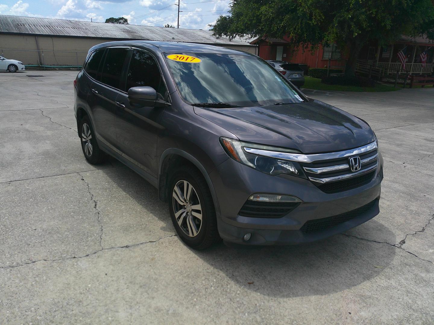 2017 GRAY HONDA PILOT EXL (5FNYF5H58HB) , located at 1200 Cassat Avenue, Jacksonville, FL, 32205, (904) 695-1885, 30.302404, -81.731033- Photo#0