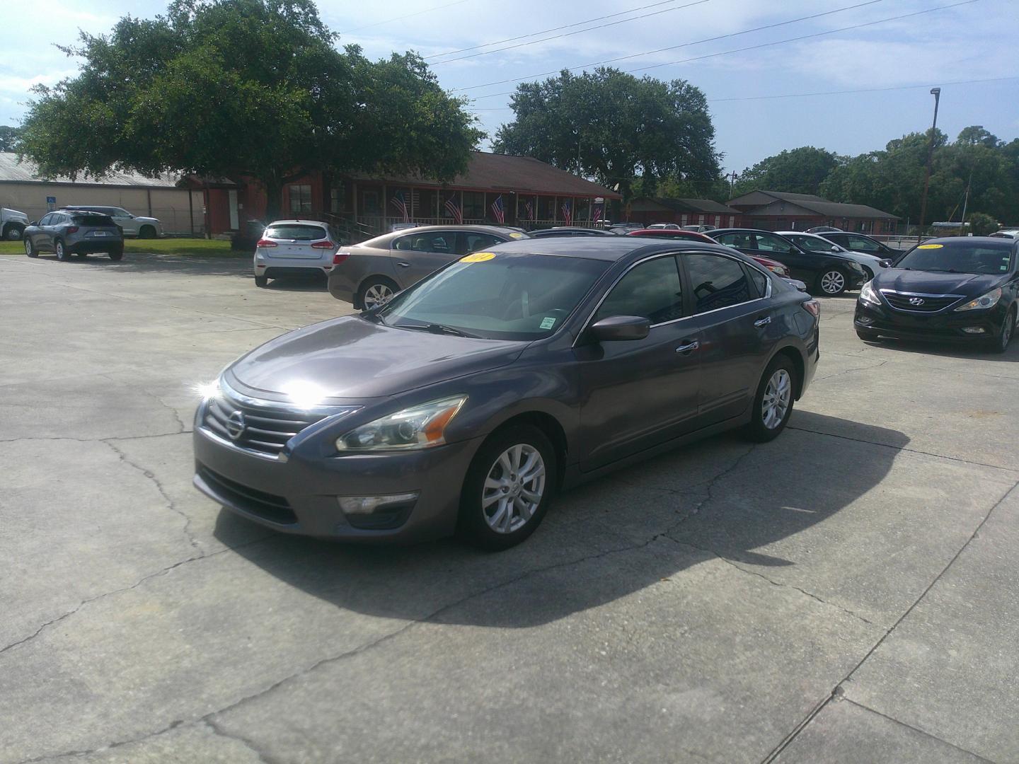 2014 GRY NISSAN ALTIMA 2.5; 2.5 S; 2 (1N4AL3AP3EN) , located at 1200 Cassat Avenue, Jacksonville, FL, 32205, (904) 695-1885, 30.302404, -81.731033- Photo#1