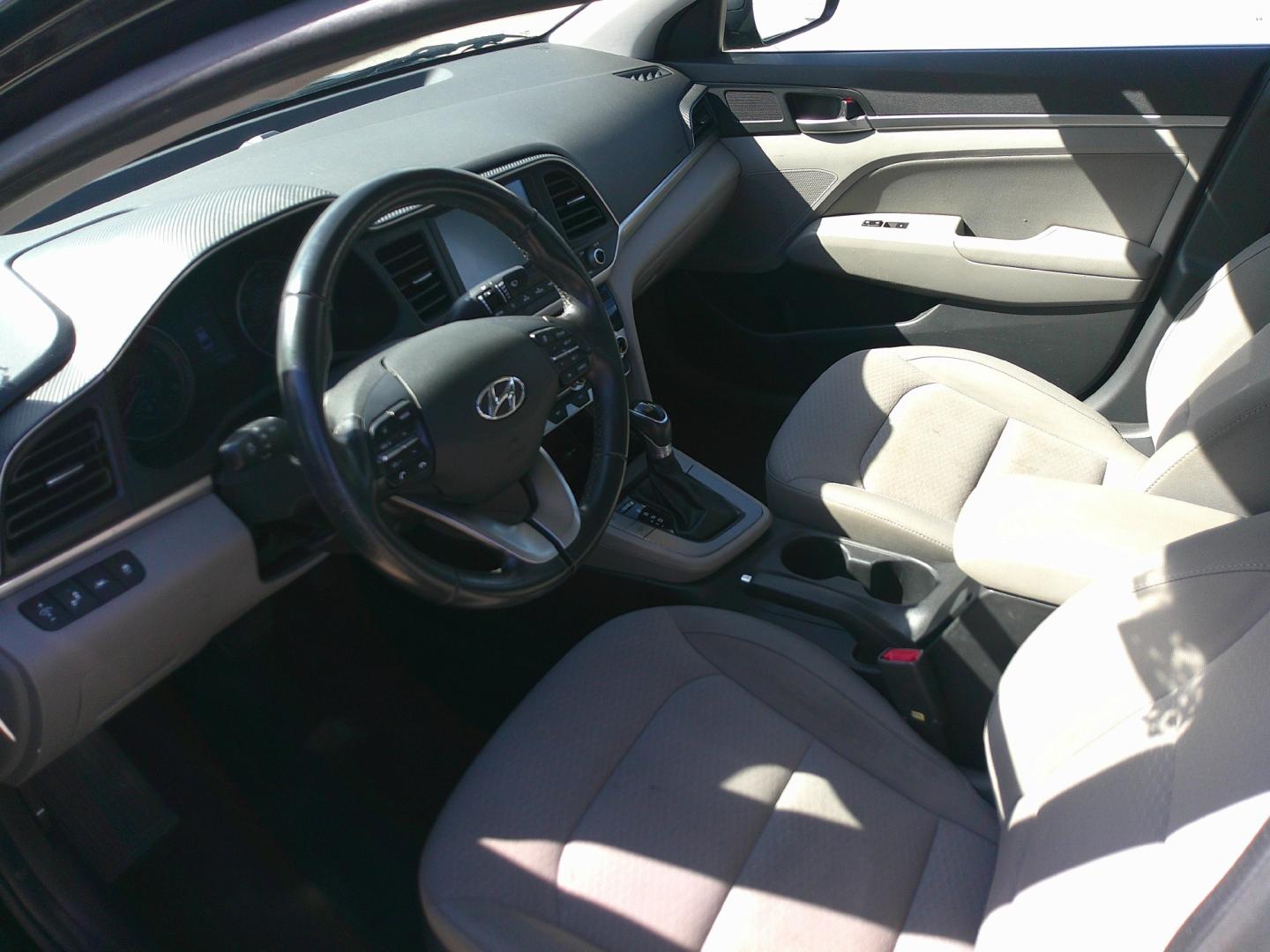2020 BLACK HYUNDAI ELANTRA LIMITED; SEL (KMHD84LF6LU) , located at 1200 Cassat Avenue, Jacksonville, FL, 32205, (904) 695-1885, 30.302404, -81.731033- Photo#2