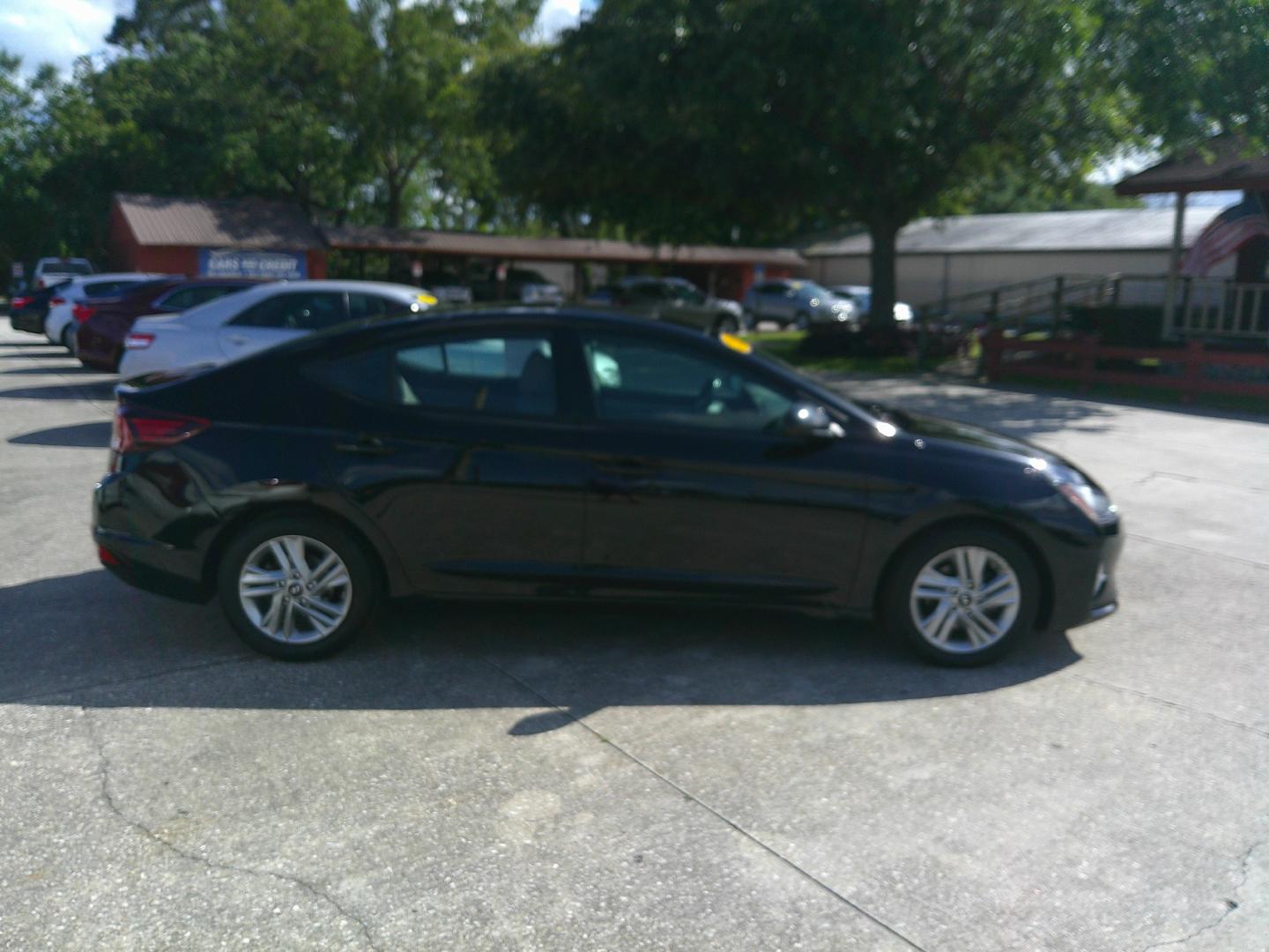 2020 BLACK HYUNDAI ELANTRA LIMITED; SEL (KMHD84LF6LU) , located at 1200 Cassat Avenue, Jacksonville, FL, 32205, (904) 695-1885, 30.302404, -81.731033- Photo#4