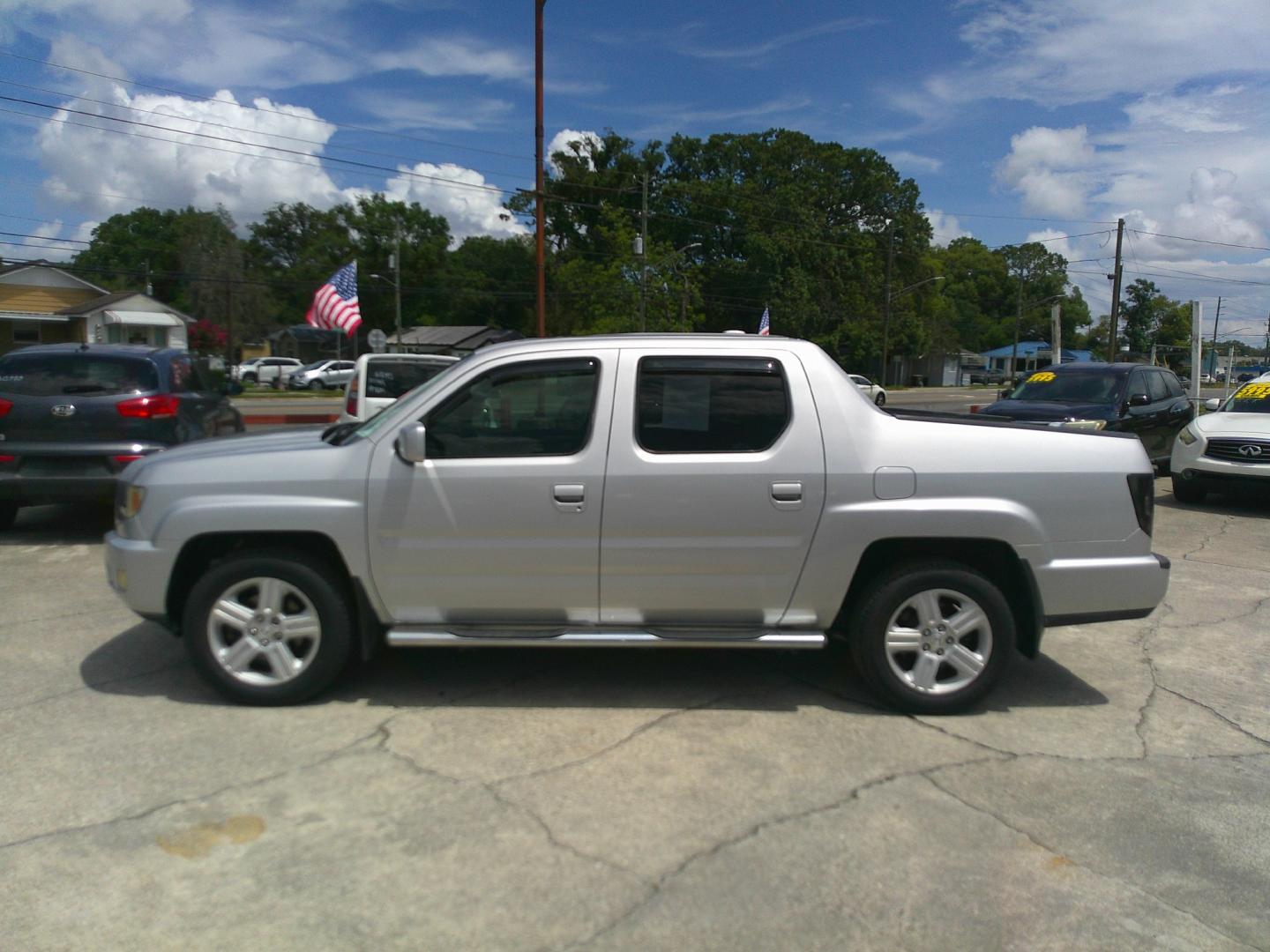 2009 SILVER HONDA RIDGELINE RTL (5FPYK16569B) , located at 1200 Cassat Avenue, Jacksonville, FL, 32205, (904) 695-1885, 30.302404, -81.731033- Photo#1