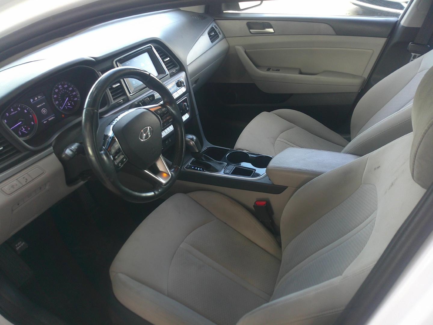 2018 WHITE HYUNDAI SONATA LIMITED; SPOR (5NPE34AF8JH) , located at 1200 Cassat Avenue, Jacksonville, FL, 32205, (904) 695-1885, 30.302404, -81.731033- Photo#2