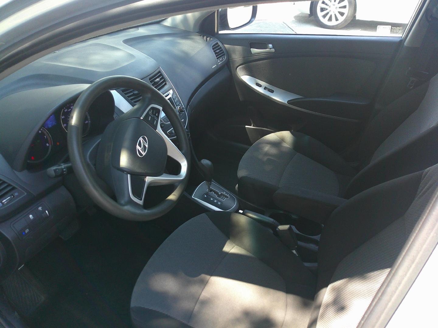2013 SILVER HYUNDAI ACCENT GS; SE (KMHCT5AE9DU) , located at 1200 Cassat Avenue, Jacksonville, FL, 32205, (904) 695-1885, 30.302404, -81.731033- Photo#2