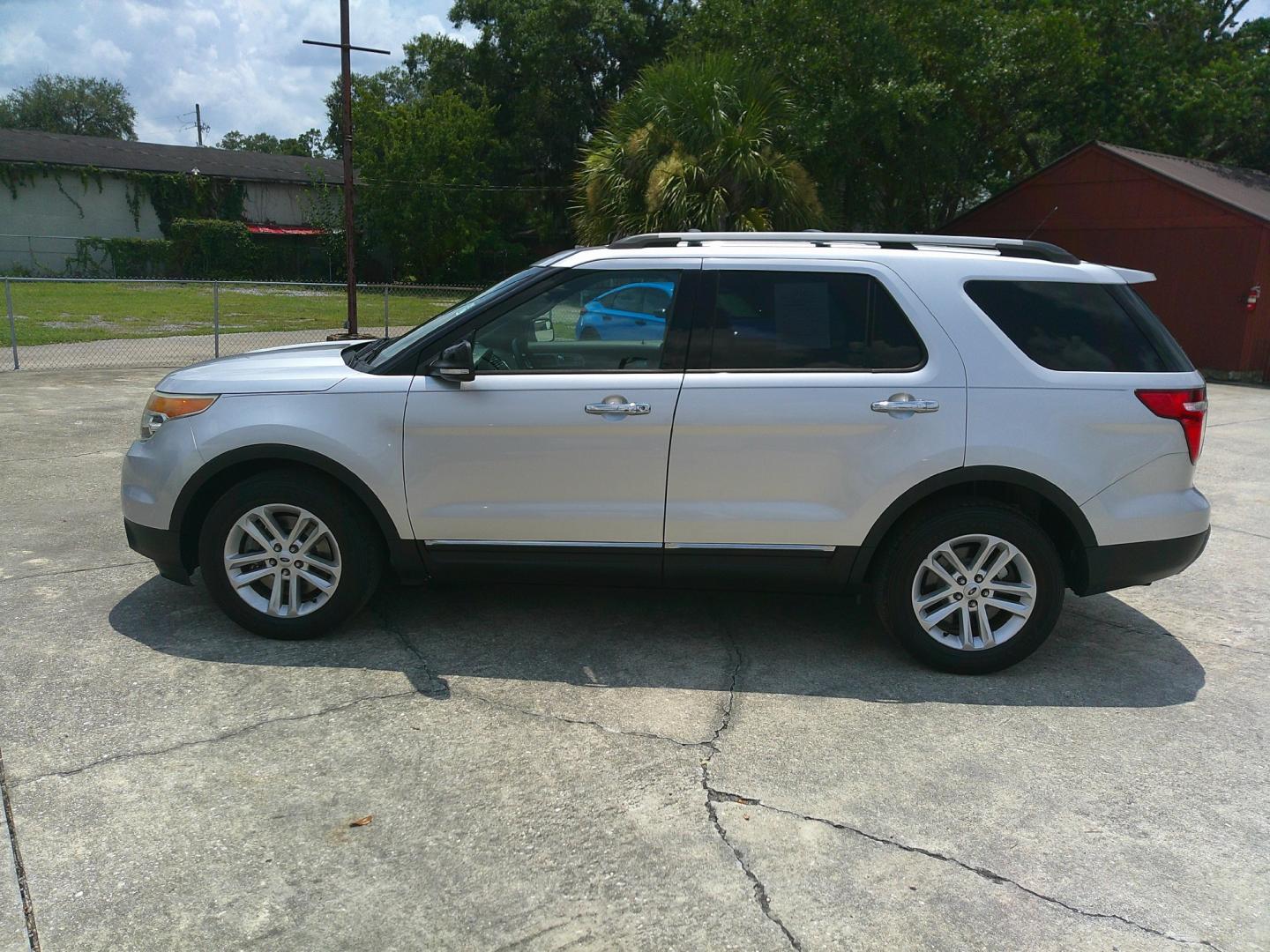 2014 SILVER FORD EXPLORER XLT (1FM5K7D89EG) , located at 1200 Cassat Avenue, Jacksonville, FL, 32205, (904) 695-1885, 30.302404, -81.731033- Photo#1