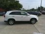 2015 WHITE KIA SORENTO LX (5XYKT4A66FG) , located at 1200 Cassat Avenue, Jacksonville, FL, 32205, (904) 695-1885, 30.302404, -81.731033- Photo#4