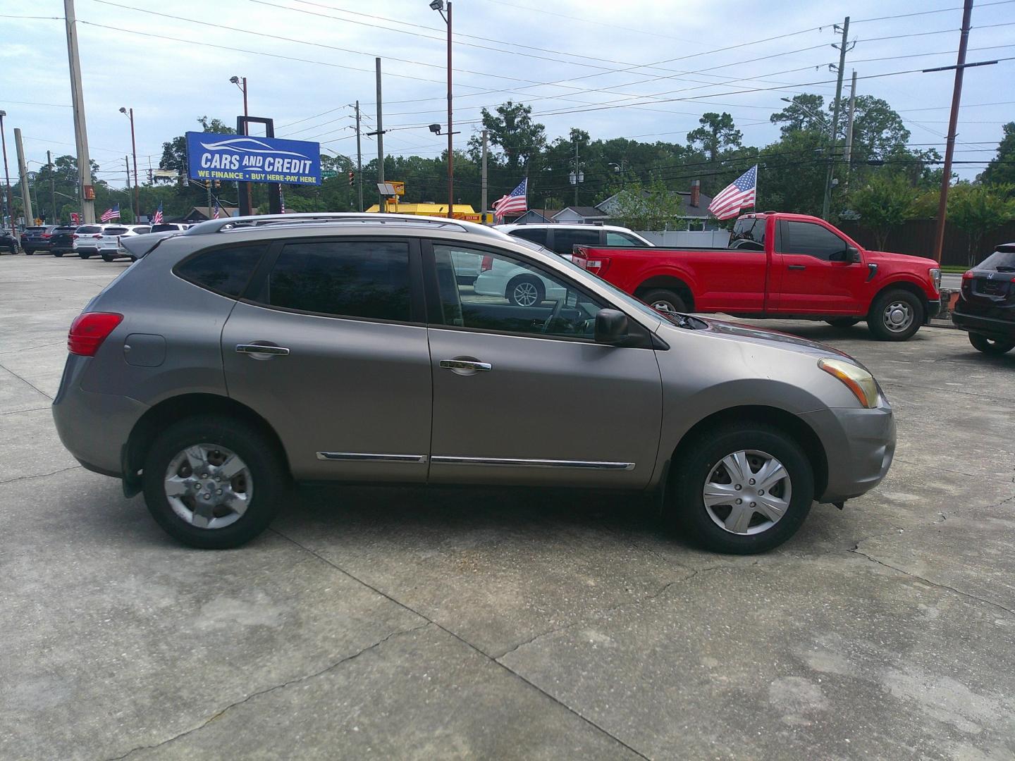 2015 PEWTER NISSAN ROGUE SELECT S (JN8AS5MT8FW) , located at 1200 Cassat Avenue, Jacksonville, FL, 32205, (904) 695-1885, 30.302404, -81.731033- Photo#4