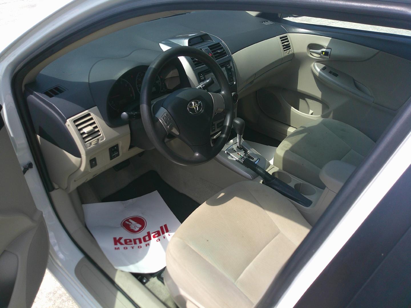 2013 WHITE TOYOTA COROLLA BASE; S; LE; (5YFBU4EEXDP) , located at 1200 Cassat Avenue, Jacksonville, FL, 32205, (904) 695-1885, 30.302404, -81.731033- Photo#2