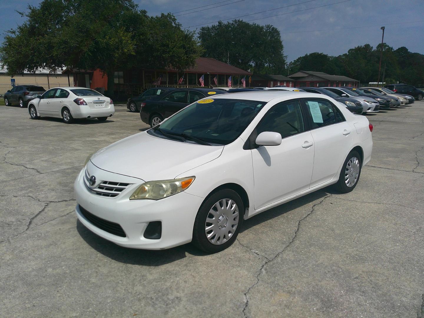 2013 WHITE TOYOTA COROLLA BASE; S; LE; (5YFBU4EEXDP) , located at 1200 Cassat Avenue, Jacksonville, FL, 32205, (904) 695-1885, 30.302404, -81.731033- Photo#1