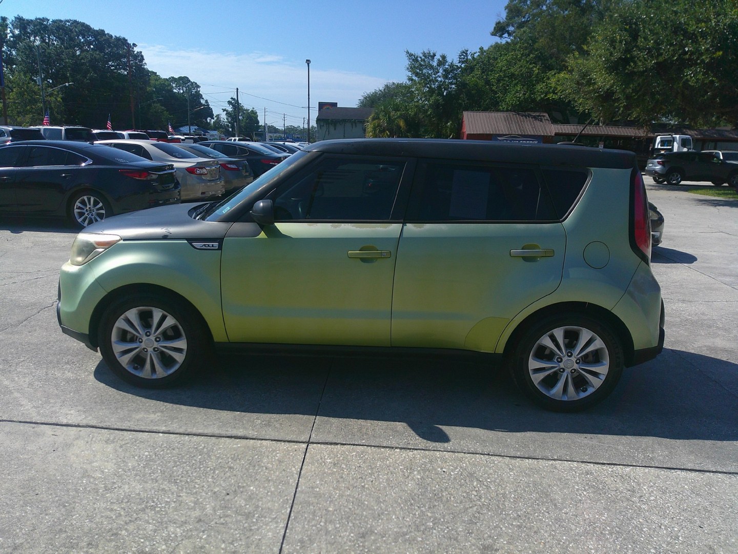 2015 GREEN KIA SOUL + (PLUS) (KNDJP3A5XF7) , located at 1200 Cassat Avenue, Jacksonville, FL, 32205, (904) 695-1885, 30.302404, -81.731033- Photo#1