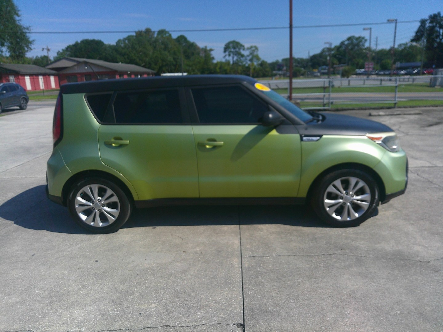 2015 GREEN KIA SOUL + (PLUS) (KNDJP3A5XF7) , located at 1200 Cassat Avenue, Jacksonville, FL, 32205, (904) 695-1885, 30.302404, -81.731033- Photo#4