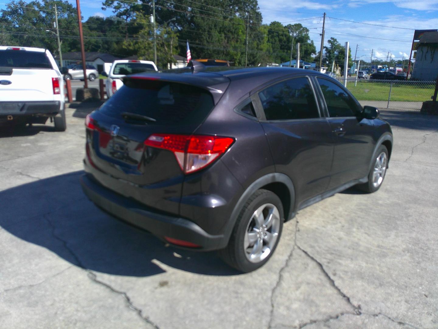 2017 GRAY HONDA HR-V LX (3CZRU5H35HM) , located at 1200 Cassat Avenue, Jacksonville, FL, 32205, (904) 695-1885, 30.302404, -81.731033- Photo#6