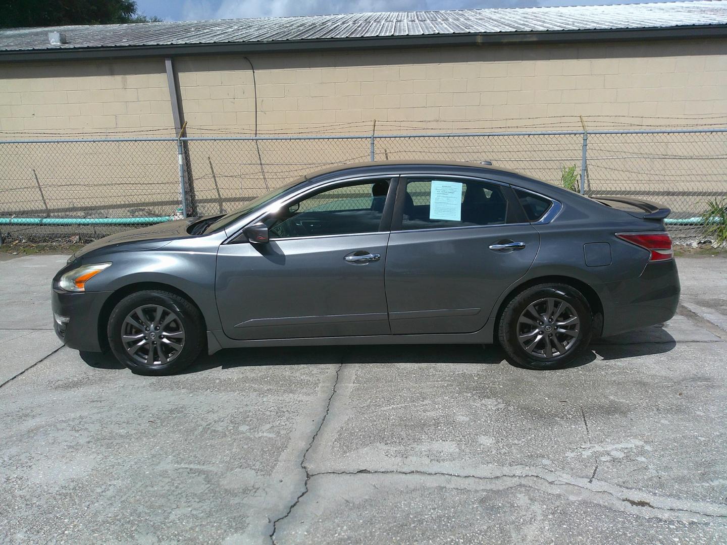2015 GRAY NISSAN ALTIMA 2.5; 2.5 S; 2 (1N4AL3AP7FN) , located at 1200 Cassat Avenue, Jacksonville, FL, 32205, (904) 695-1885, 30.302404, -81.731033- Photo#2