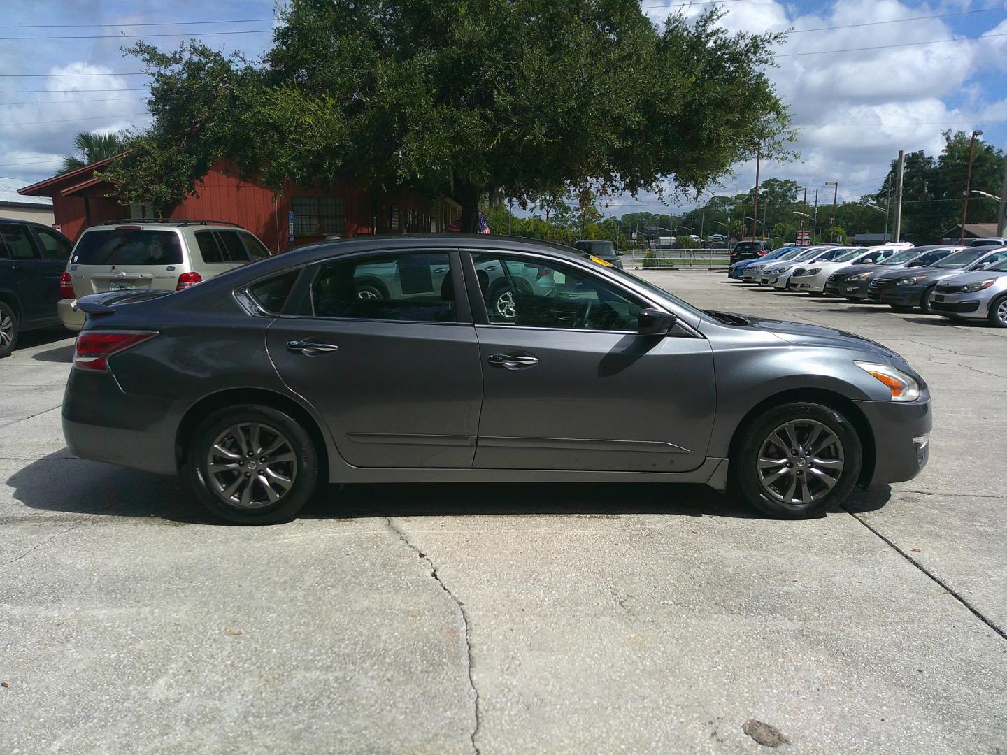 2015 GRAY NISSAN ALTIMA 2.5; 2.5 S; 2 (1N4AL3AP7FN) , located at 1200 Cassat Avenue, Jacksonville, FL, 32205, (904) 695-1885, 30.302404, -81.731033- Photo#5