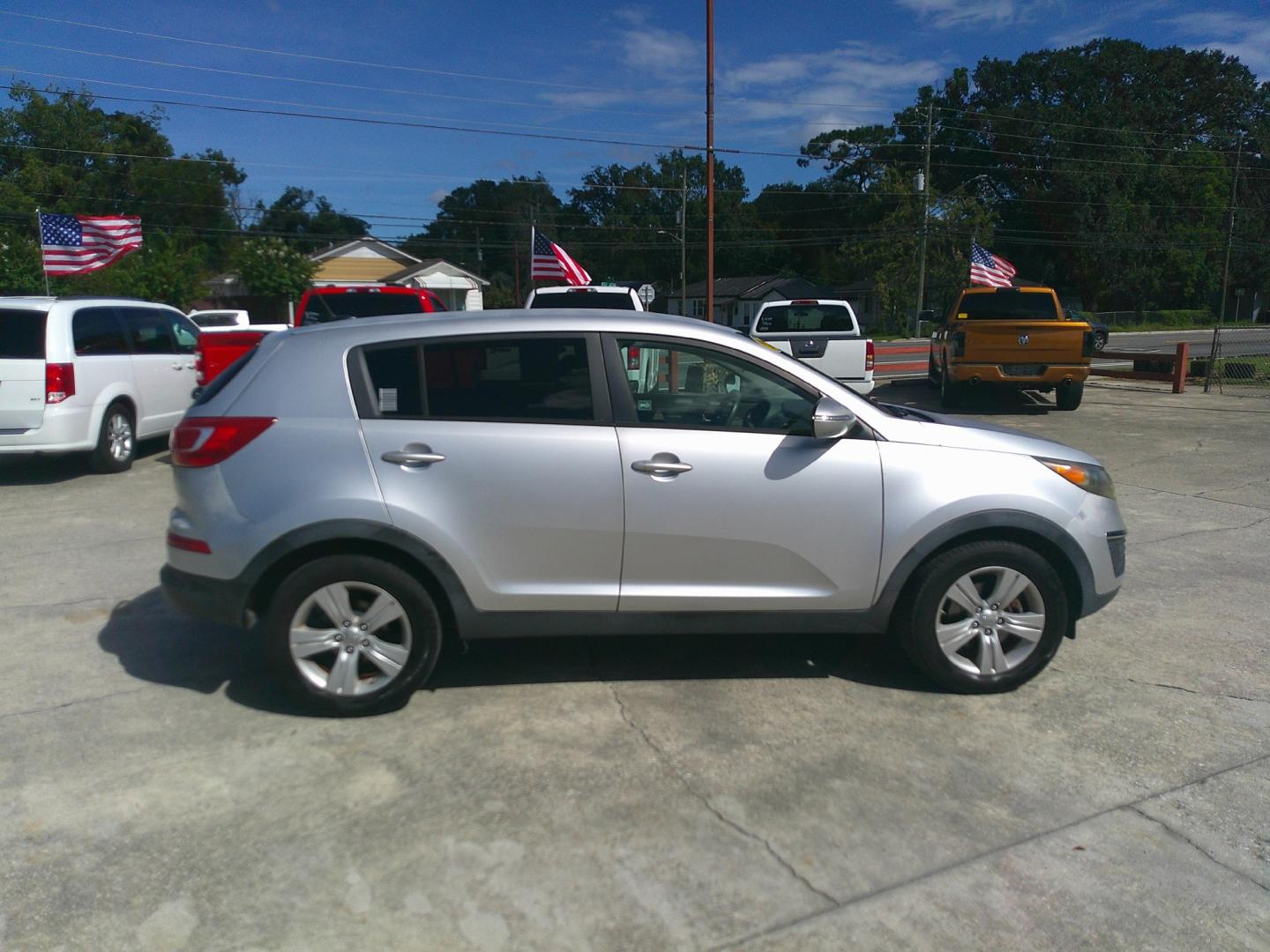2012 SILVER KIA SPORTAGE BASE; EX; L (KNDPB3A26C7) , located at 1200 Cassat Avenue, Jacksonville, FL, 32205, (904) 695-1885, 30.302404, -81.731033- Photo#4