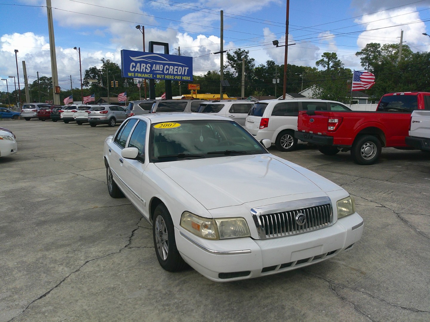 2007 WHITE MERCURY GRAND MARQUIS GS; GS (2MEFM74V87X) , located at 1200 Cassat Avenue, Jacksonville, FL, 32205, (904) 695-1885, 30.302404, -81.731033- Photo#1