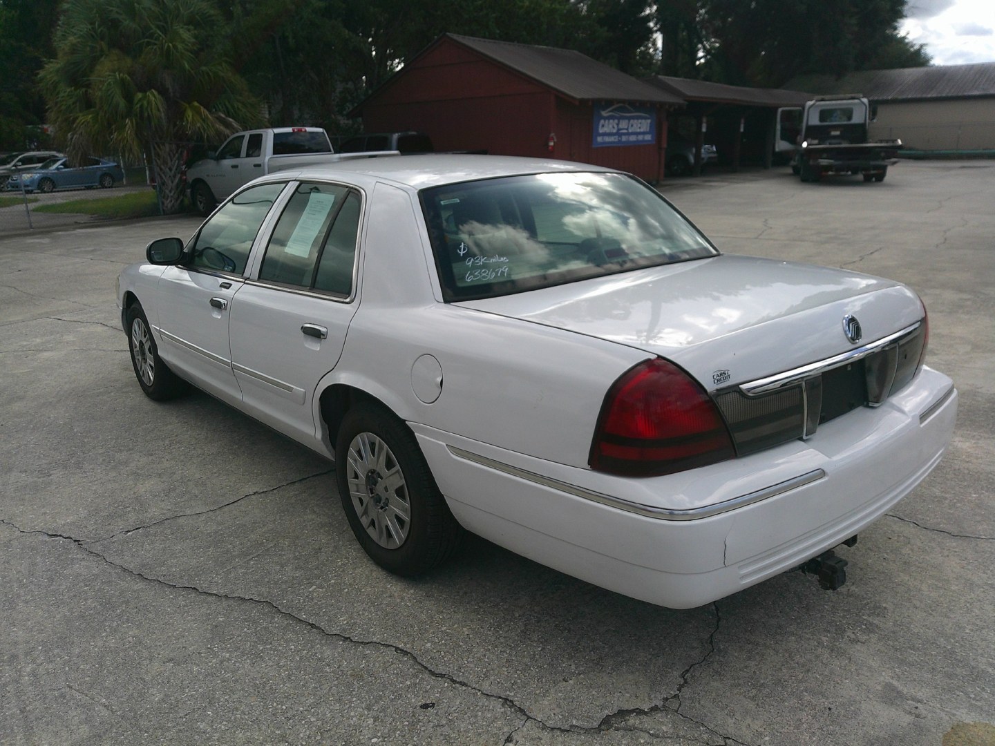 2007 WHITE MERCURY GRAND MARQUIS GS; GS (2MEFM74V87X) , located at 1200 Cassat Avenue, Jacksonville, FL, 32205, (904) 695-1885, 30.302404, -81.731033- Photo#4