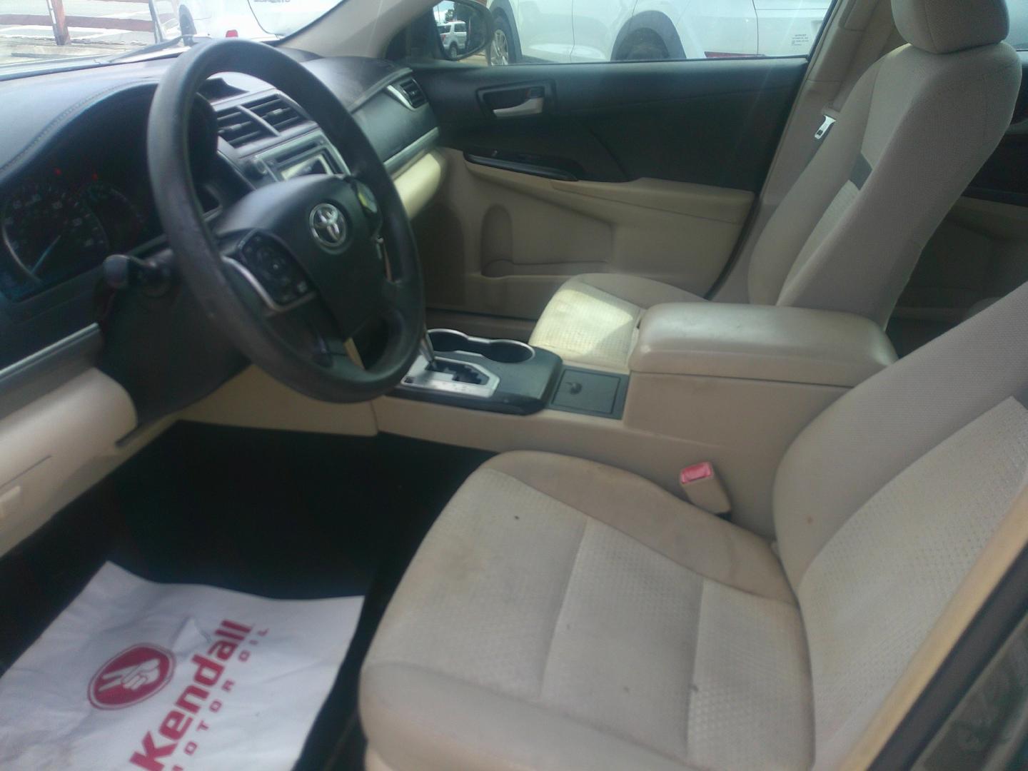 2014 GREEN TOYOTA CAMRY SE; LE; XLE; L (4T1BF1FK3EU) , located at 1200 Cassat Avenue, Jacksonville, FL, 32205, (904) 695-1885, 30.302404, -81.731033- Photo#1