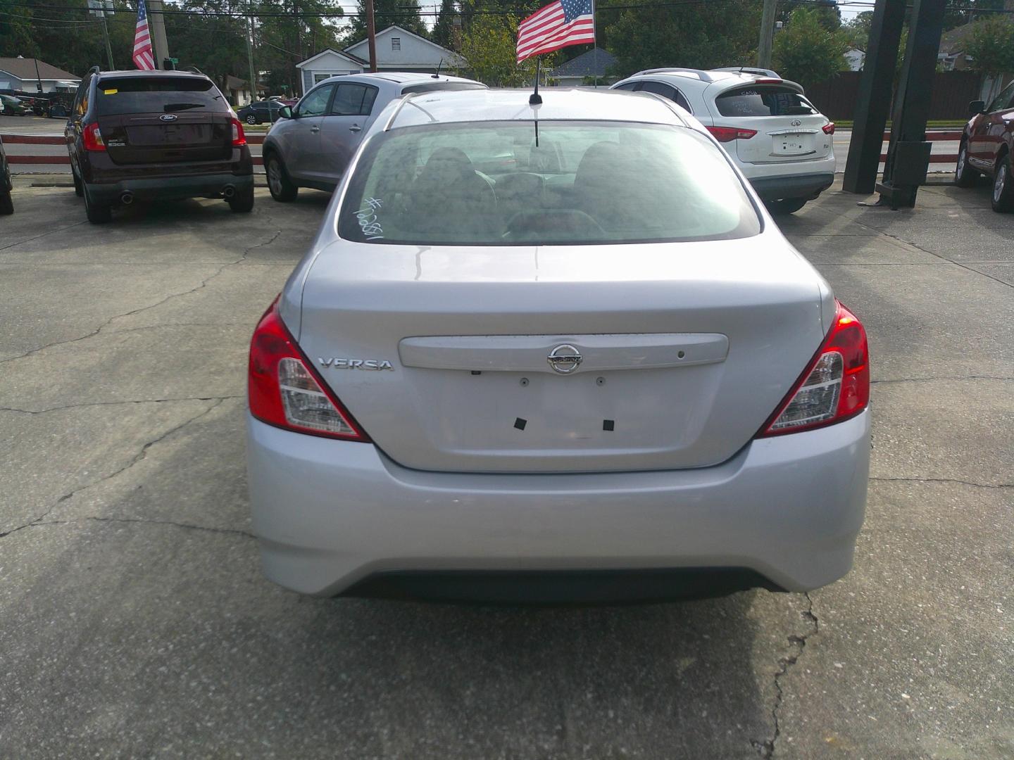 2019 SILVER NISSAN VERSA S; SL; SV (3N1CN7AP1KL) , located at 1200 Cassat Avenue, Jacksonville, FL, 32205, (904) 695-1885, 30.302404, -81.731033- Photo#4