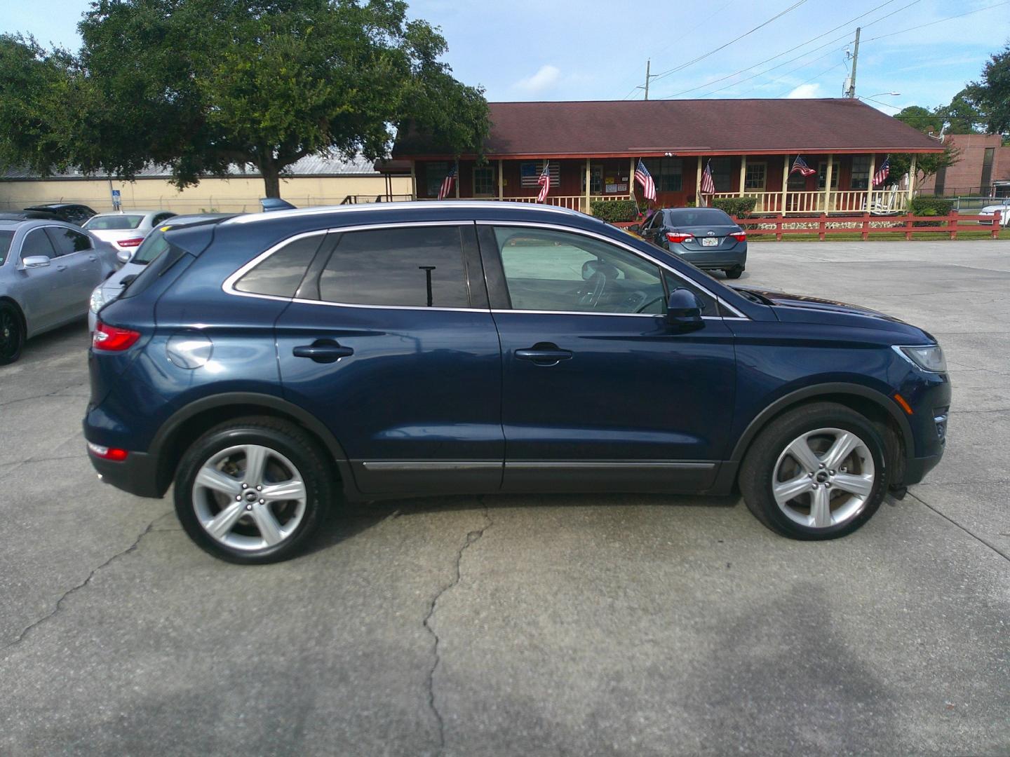 2017 BLUE LINCOLN MKC PREMIER (5LMCJ1D91HU) , located at 1200 Cassat Avenue, Jacksonville, FL, 32205, (904) 695-1885, 30.302404, -81.731033- Photo#3